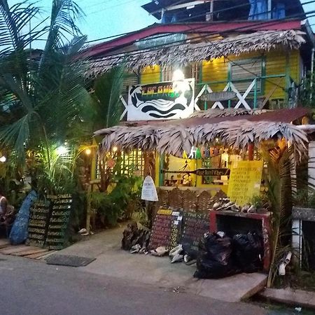 Coconut Hostel Bocas Town Bocas del Toro Exterior foto