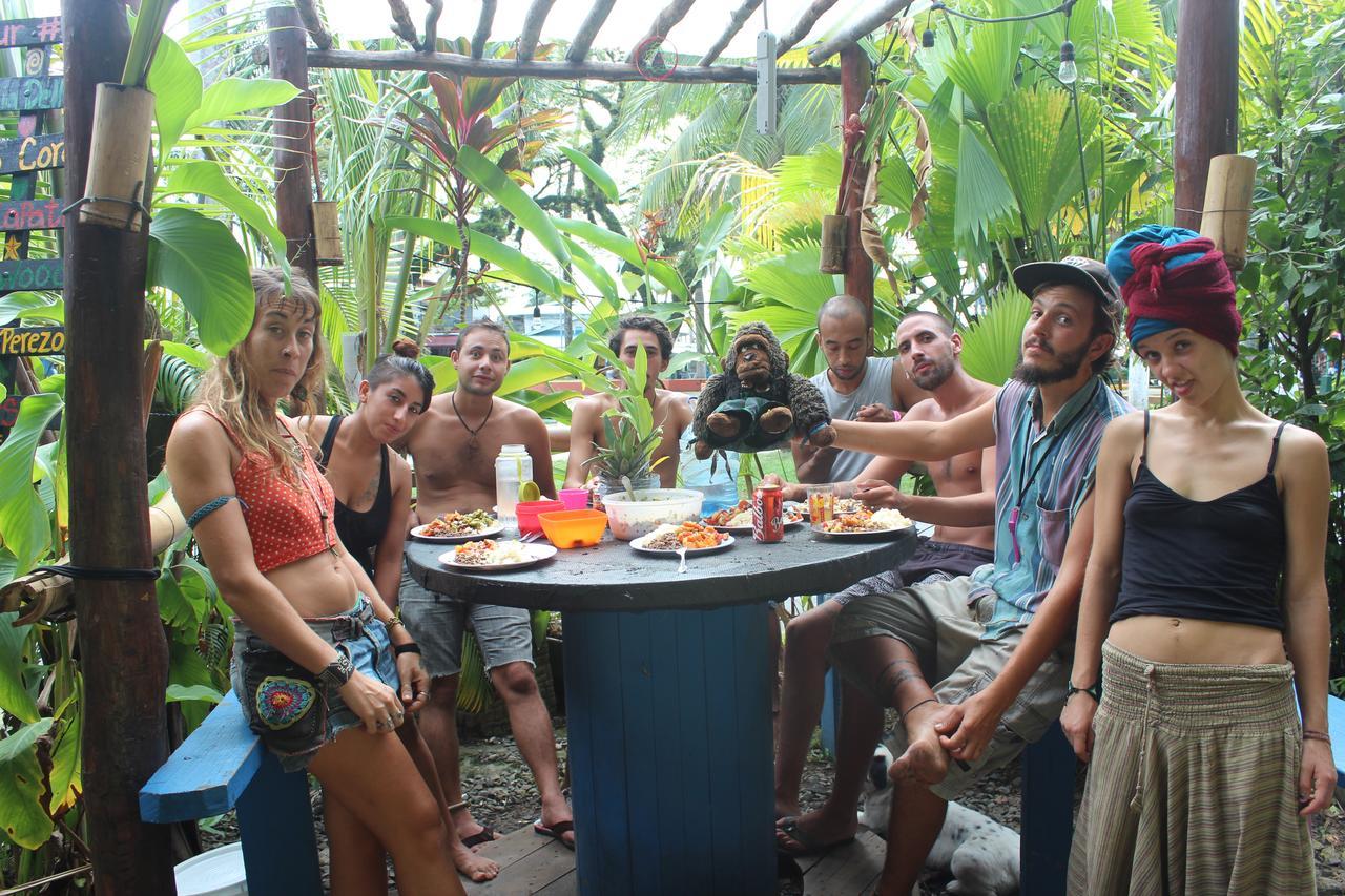 Coconut Hostel Bocas Town Bocas del Toro Exterior foto