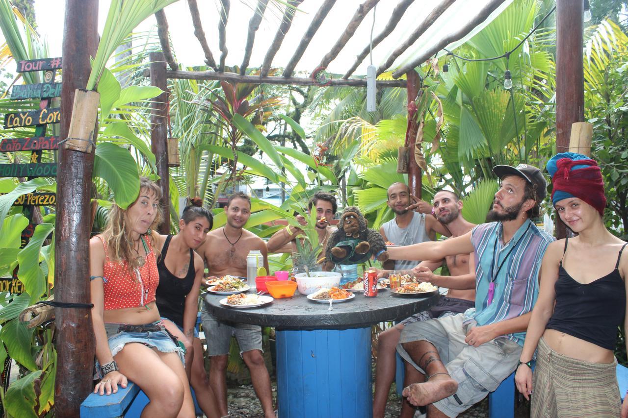 Coconut Hostel Bocas Town Bocas del Toro Exterior foto
