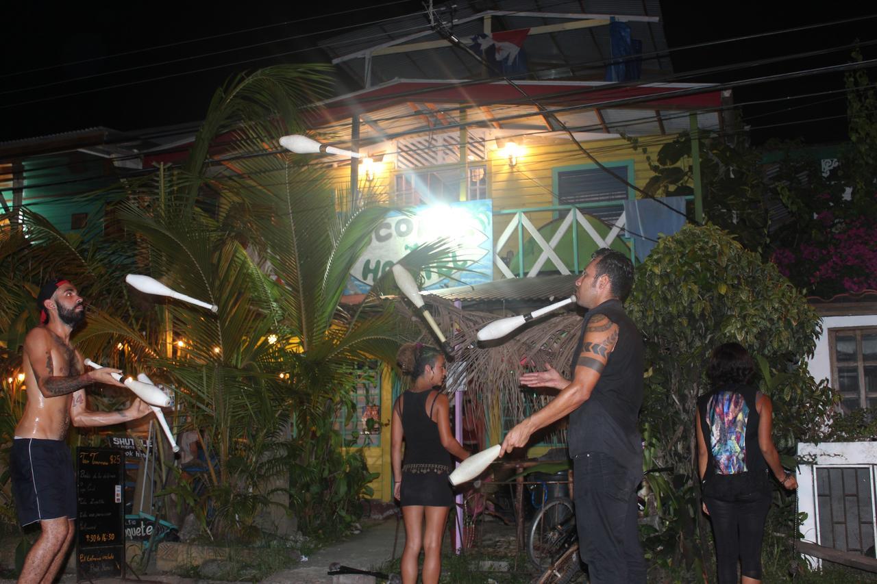 Coconut Hostel Bocas Town Bocas del Toro Exterior foto