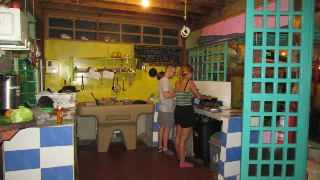 Coconut Hostel Bocas Town Bocas del Toro Exterior foto